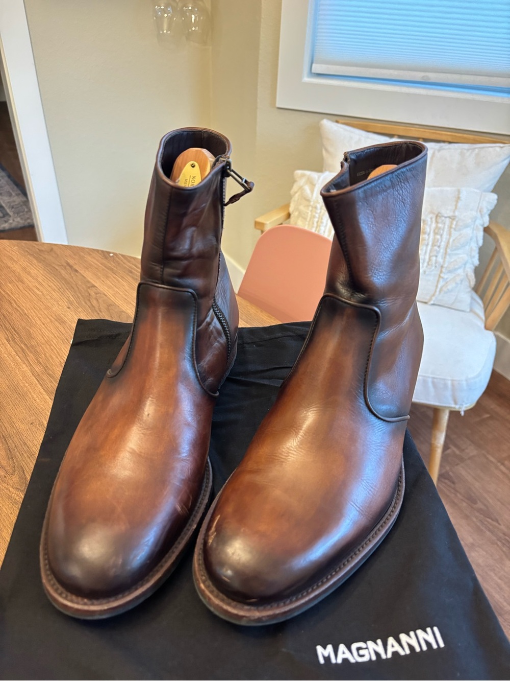 Magnanni Leather Lyon Chelsea Boot